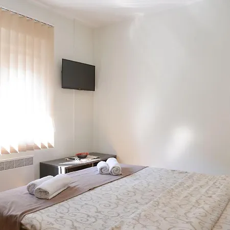 Apartman Centar Lux 3 *